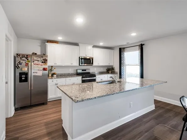 212 Antietam Pl, Mebane, NC 27302