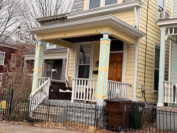 4th image of 426 W 9th St