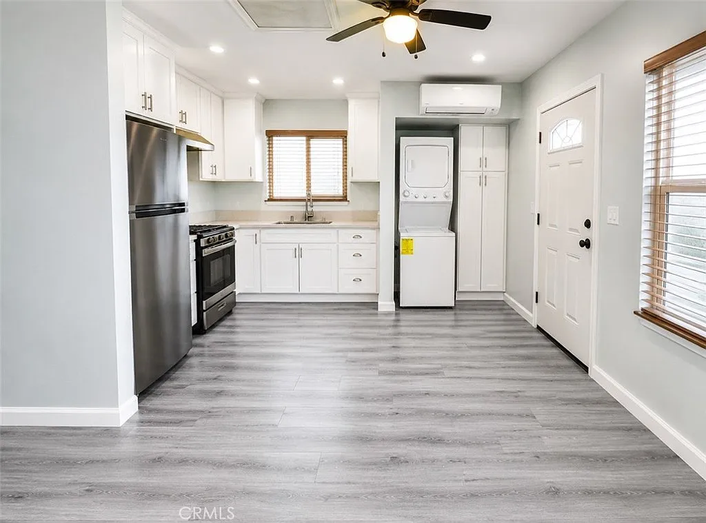 Studio, 350 sqft, $1,350 — Photo 1