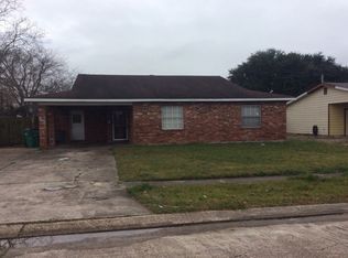 694 Newport Cir, Gretna, LA 70056