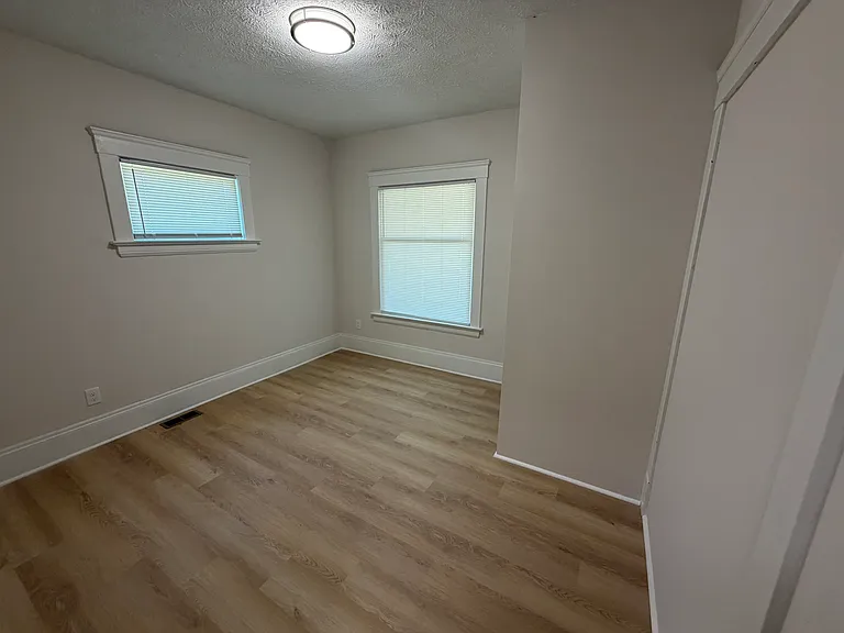 10524 Lee Ave — Photo 9