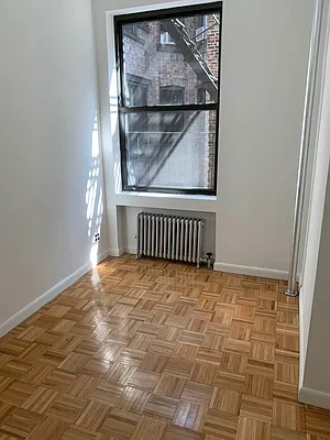 Rented by M.Grossman R.E. Management | media 16