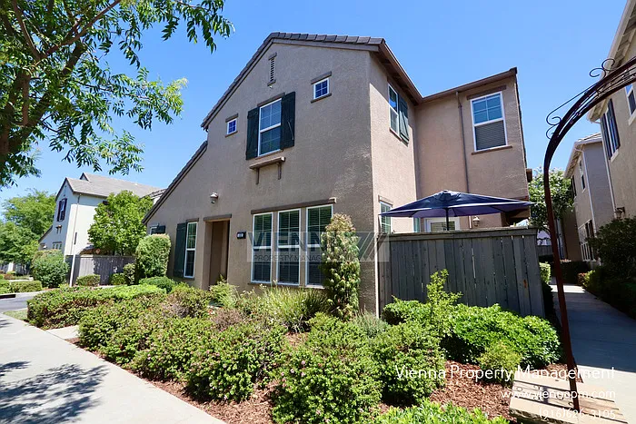 132 Talmont Cir photo 1