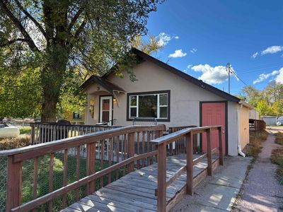 842 S 6th St, Hot Springs, SD, 57747