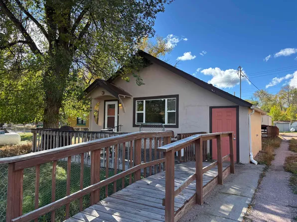 842 S 6th St, Hot Springs, SD 57747