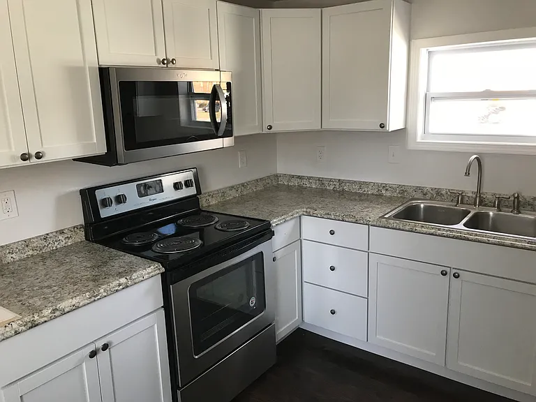502 E Broadway St — Photo 19
