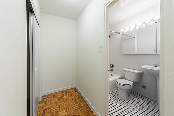 Rented by Bohemia Realty Group | media 34