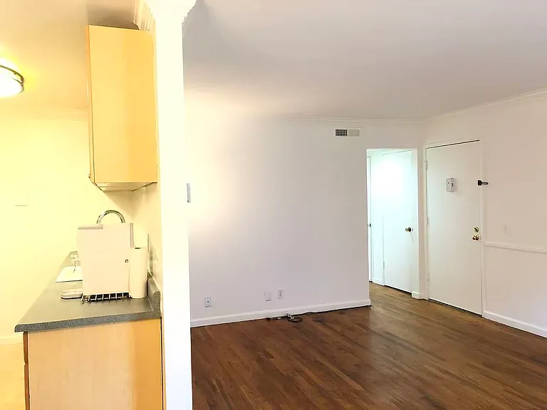 2458 W Bayshore Rd #7 — Photo 7