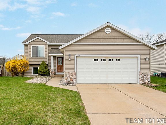 2nd image of 123 Bluegrass Dr