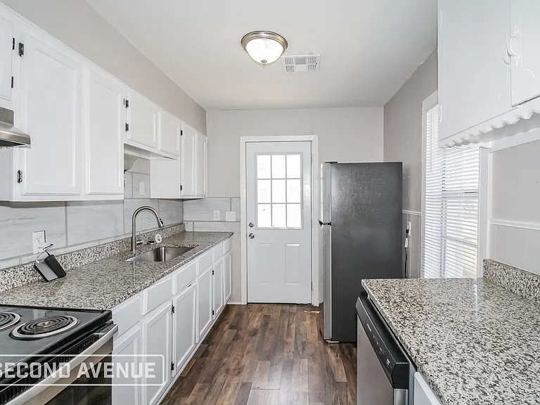 110 E Myrtle Dr — Photo 12