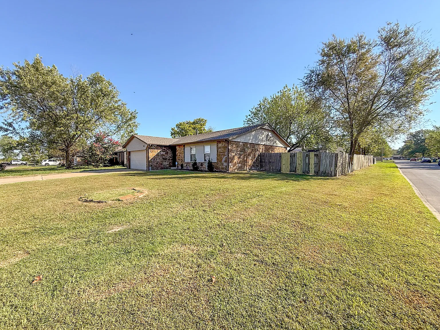 3 bed, $1,625 — Photo 2