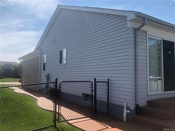 3rd image of 35473 Roosevelt St