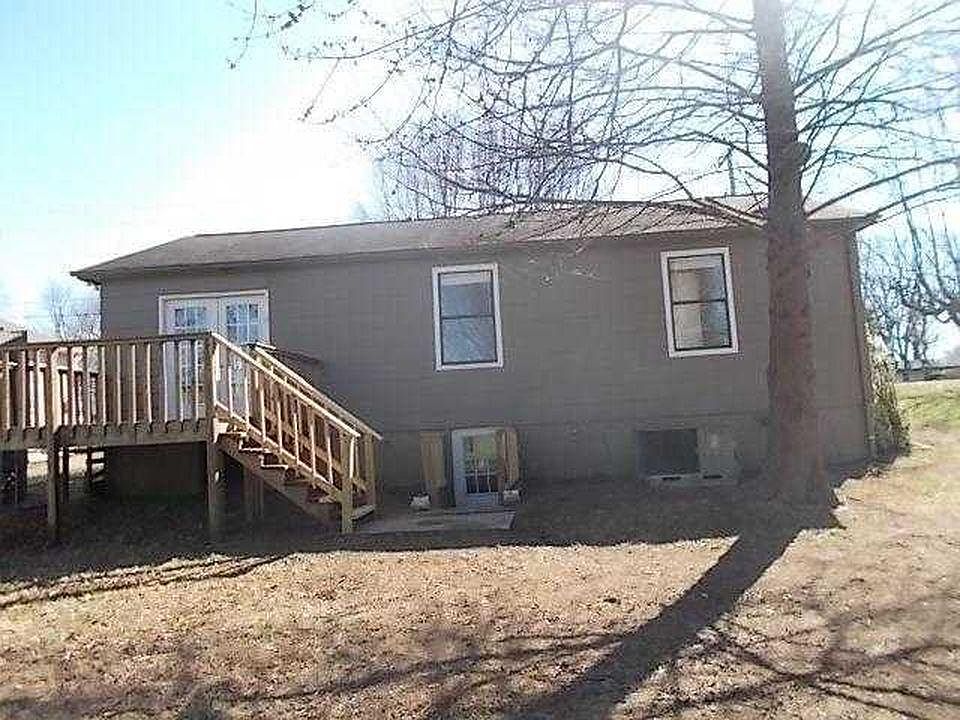 2nd image of 921 Cherry St