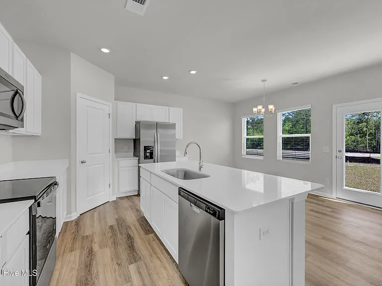 1095 Hanson Dr — Photo 8