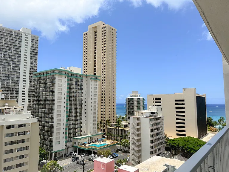 Kuhio Ave — Photo 26