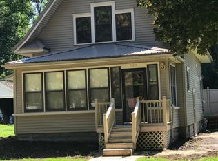 924 9th St, Sheldon, IA 51201