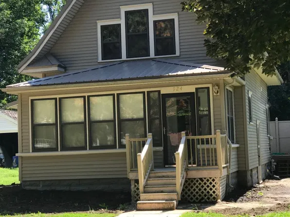 924 9th St, Sheldon, IA 51201