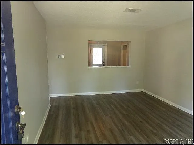 4 bed, 1.0 bath, 1250 sqft, $1,185 — Photo 2