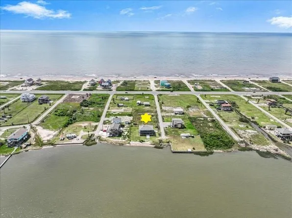 1026 N Gayle St, Gilchrist, TX 77617