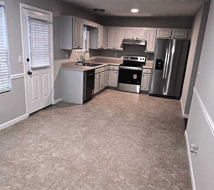 2nd image of 6069 Heritage Way SE