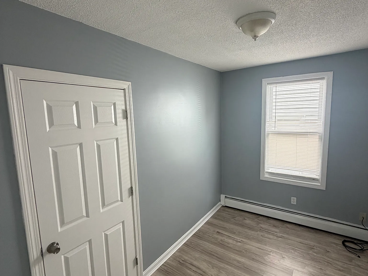 3 bed, 1350 sqft, $2,000 — Photo 3