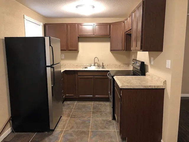 722 S Grand Dr — Photo 3