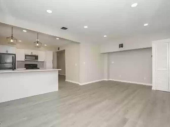 5th image of 225 Stephens St Floor 2