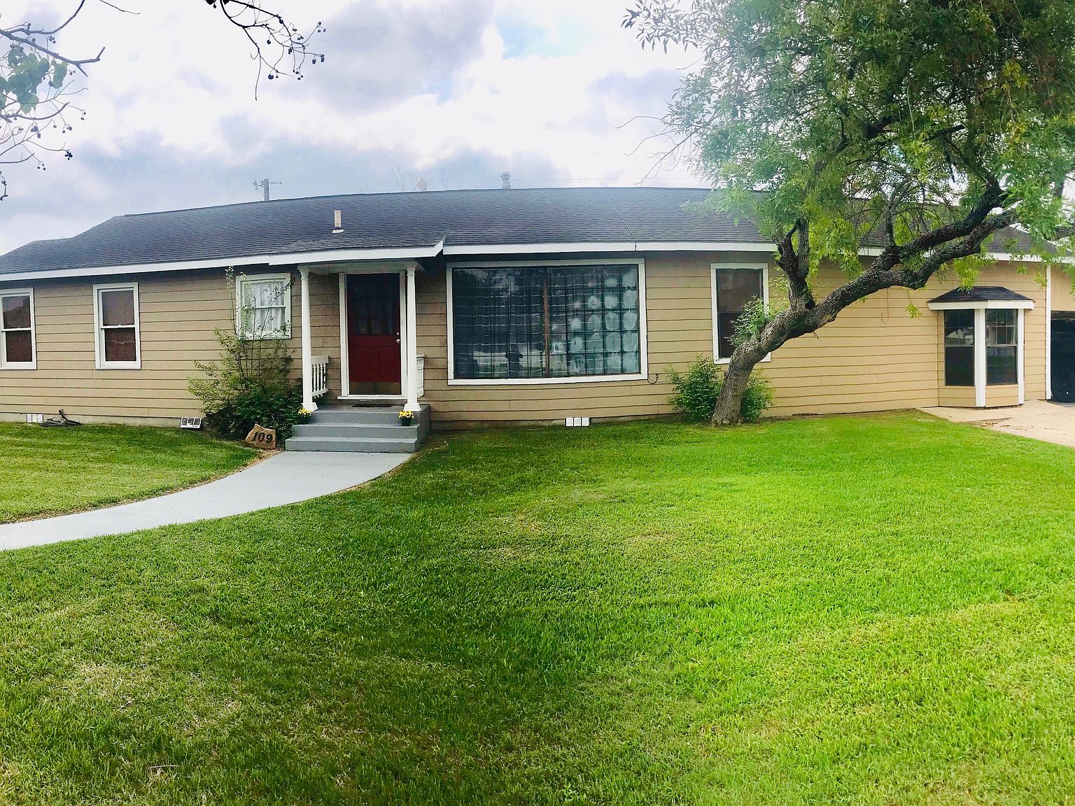 109 Live Oak St, Poth, TX 78147 Zillow