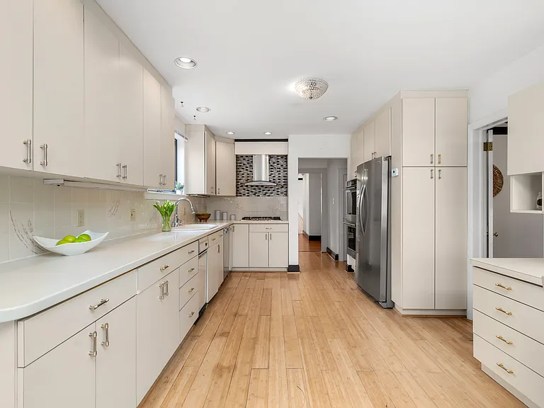 832 Chestnut St — Photo 9