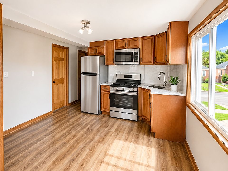 1st image of 7719 W Catalpa Ave #2