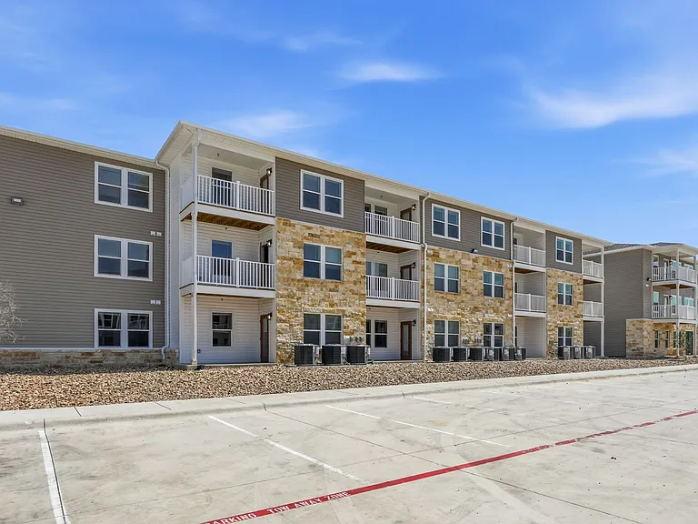 Cedar Bluff Apartments — Photo 12