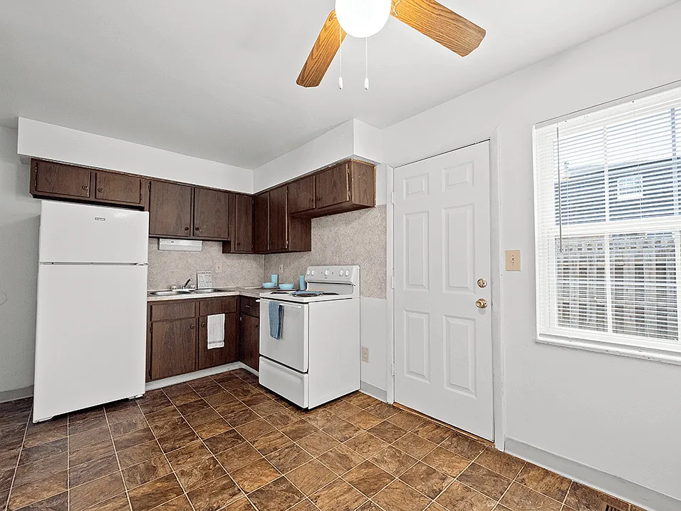 Bayberry Place Townhomes — Photo 3