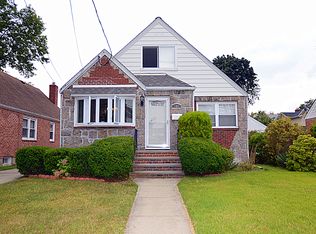 305 Central Blvd, New Hyde Park, NY 11040