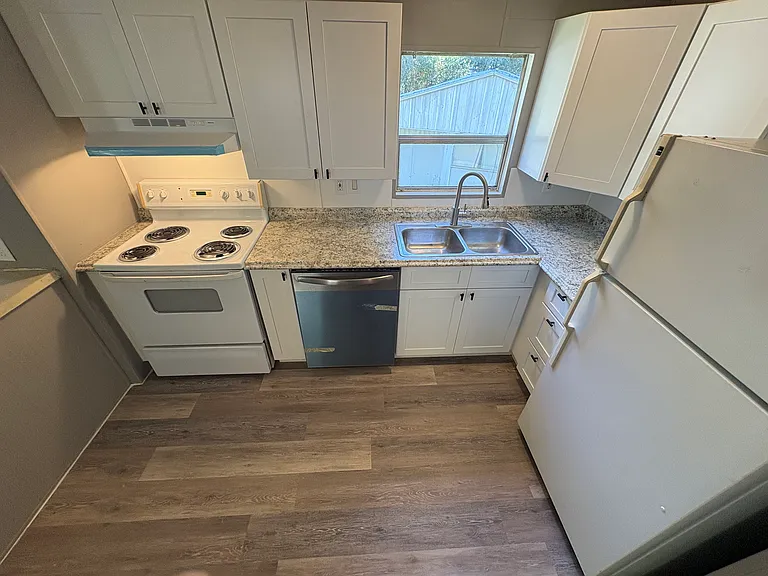 5730 Hodges Dr #10 — Photo 4