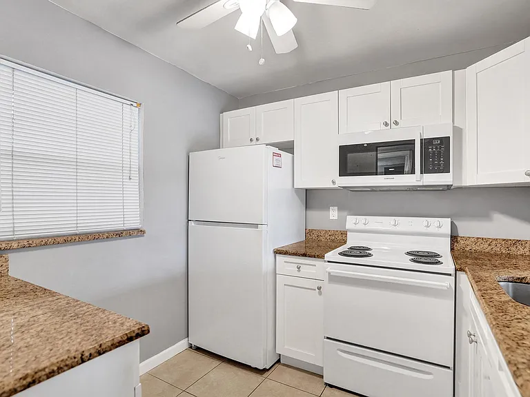9460 Poinciana Pl #101 — Photo 5