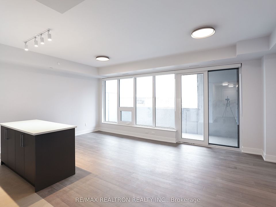 2nd image of 2525 Bathurst St #514