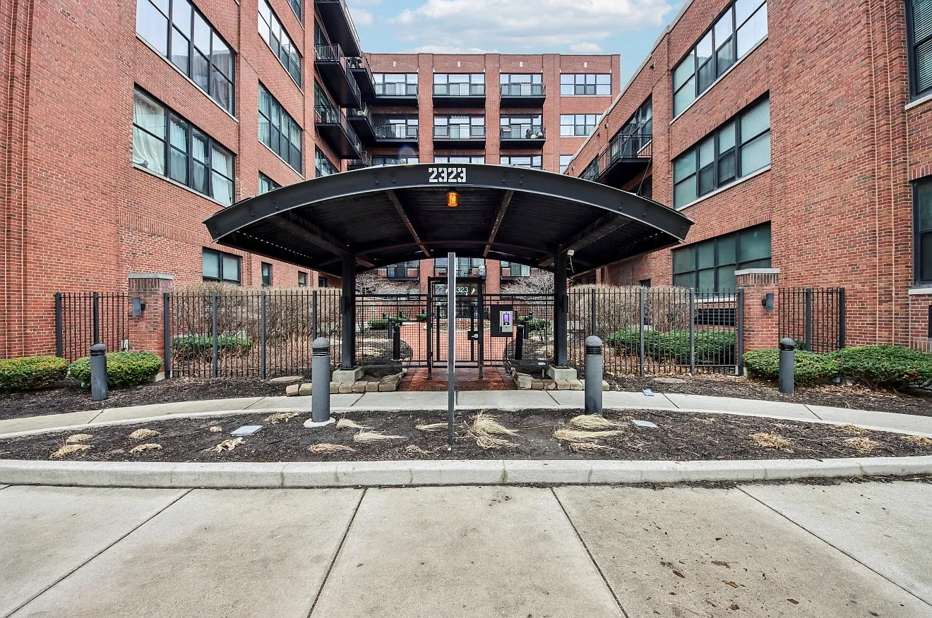 2 bed, 1160 sqft, $2,250 — Photo 1