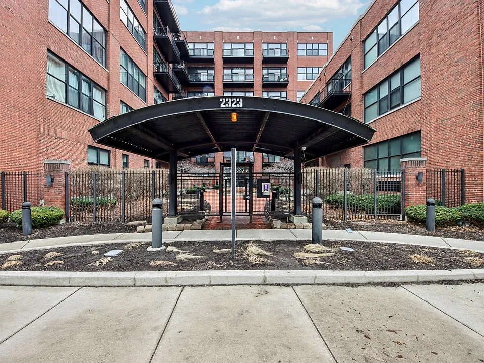 2323 W Pershing Rd #228