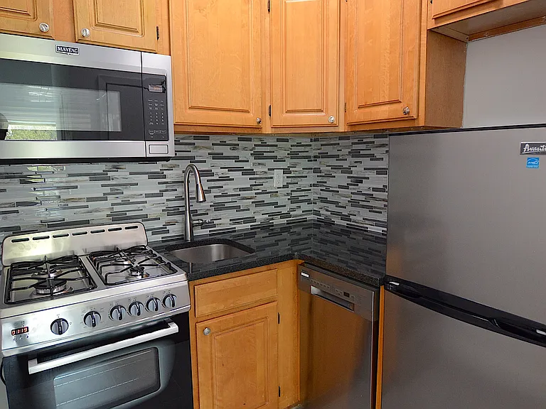 315 W 29th St #5A — Photo 4