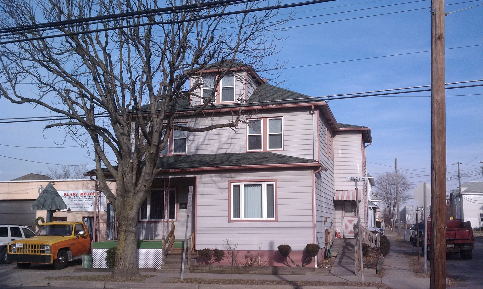 241 Pringle St photo 1