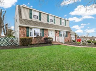 1361 Kingsley Dr, Warminster, PA 18974