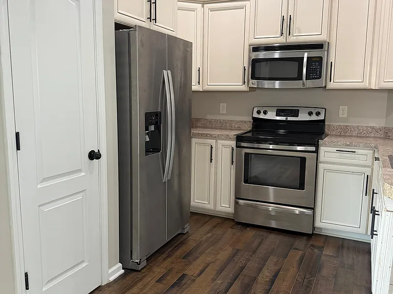 130 Caledonia Dr — Photo 8