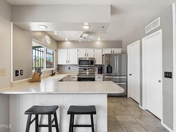 5th image of 1109 W MANHATTON Drive