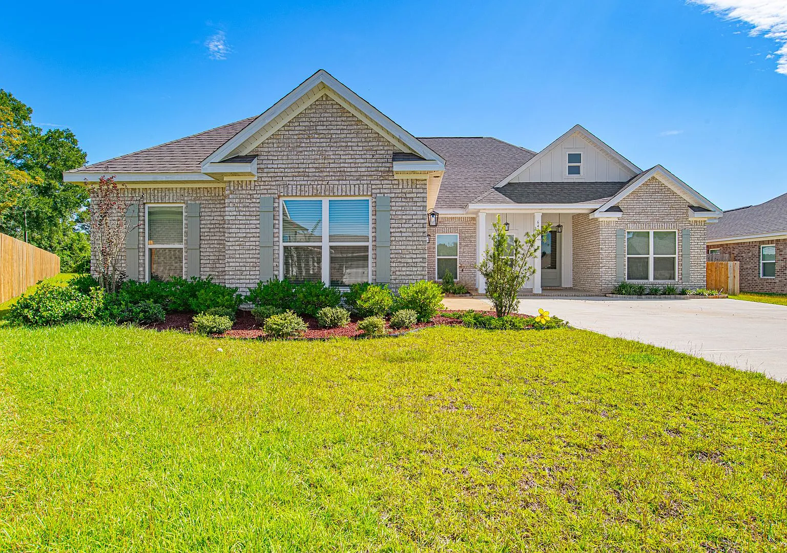 Luxurious 4 Bedroom Beulah Home — Photo 2