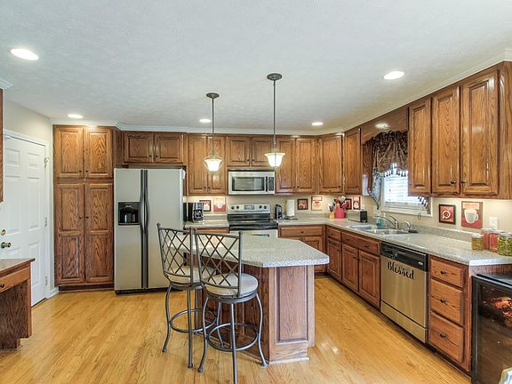 5th image of 640 Lilycrest Dr