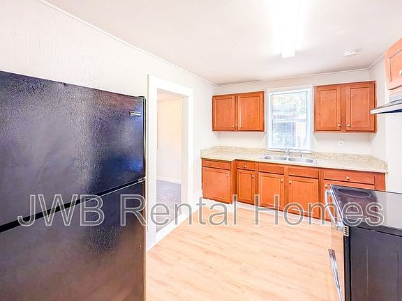 2nd image of 347 W 23rd St