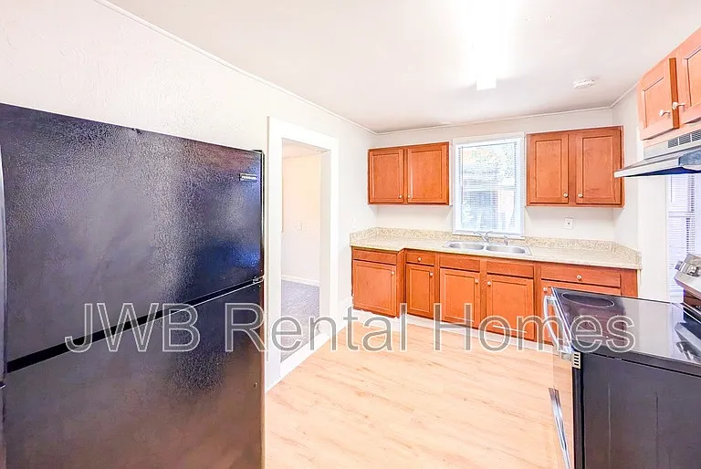 347 W 23rd St — Photo 2