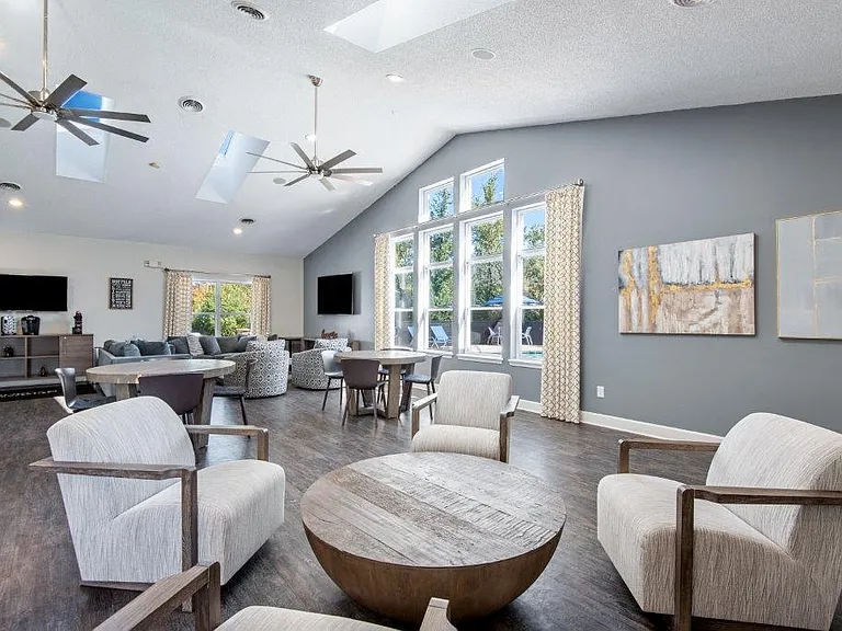 Maplewood Estates Apartment Homes — Photo 25
