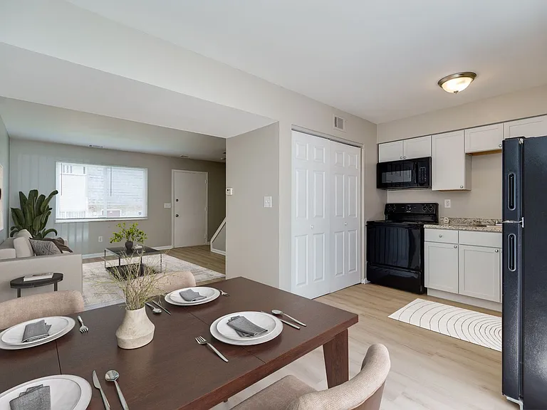 Monroe Terrace Apartments — Photo 13