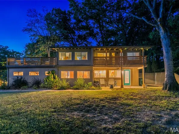 680 Craigwoods Dr, Saint Louis, MO 63122